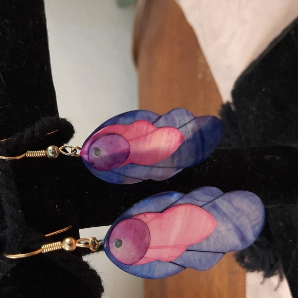Beautiful shell blue pink and purple dangle earrings y2k